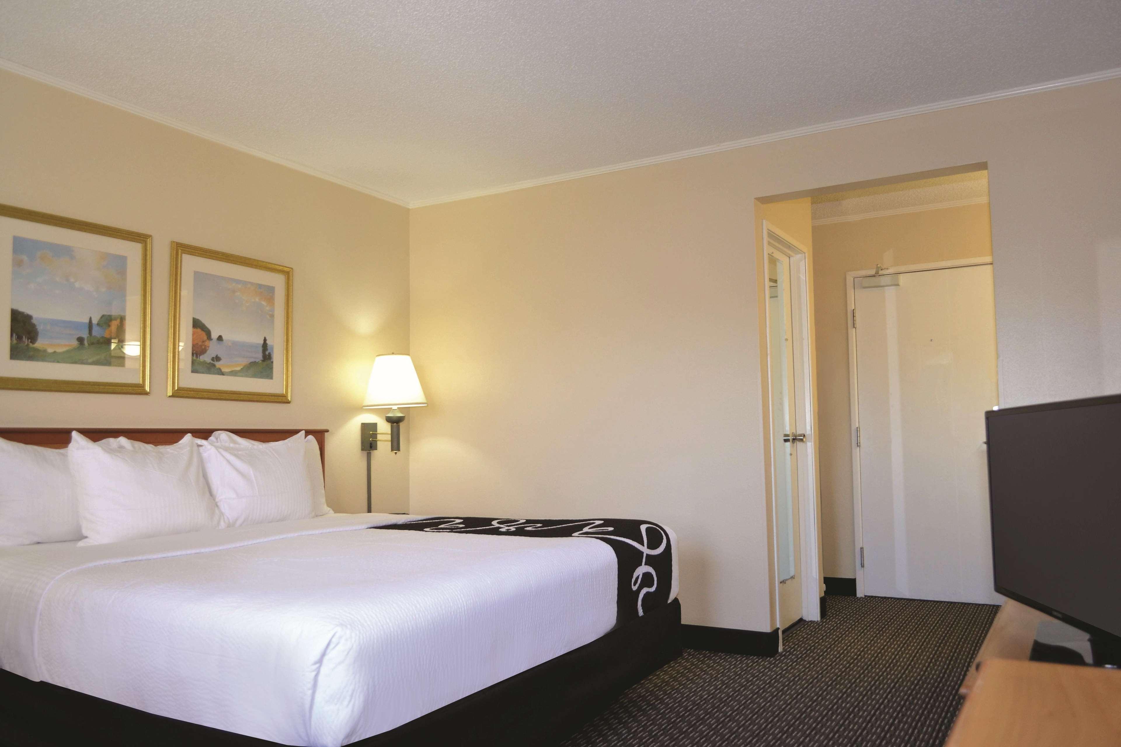 Отель La Quinta By Wyndham Tampa Fairgrounds - Casino Mango Экстерьер фото