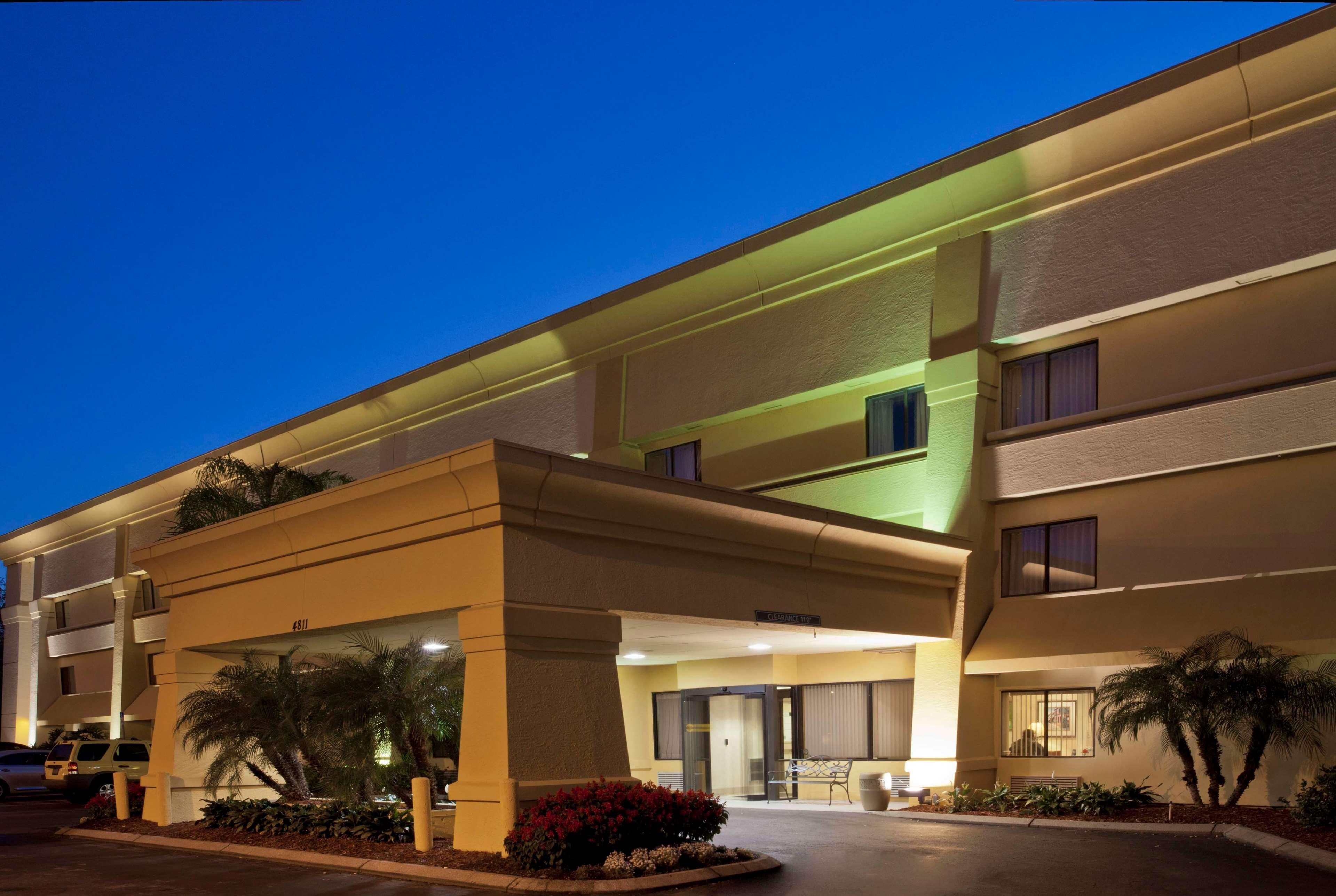 Отель La Quinta By Wyndham Tampa Fairgrounds - Casino Mango Экстерьер фото