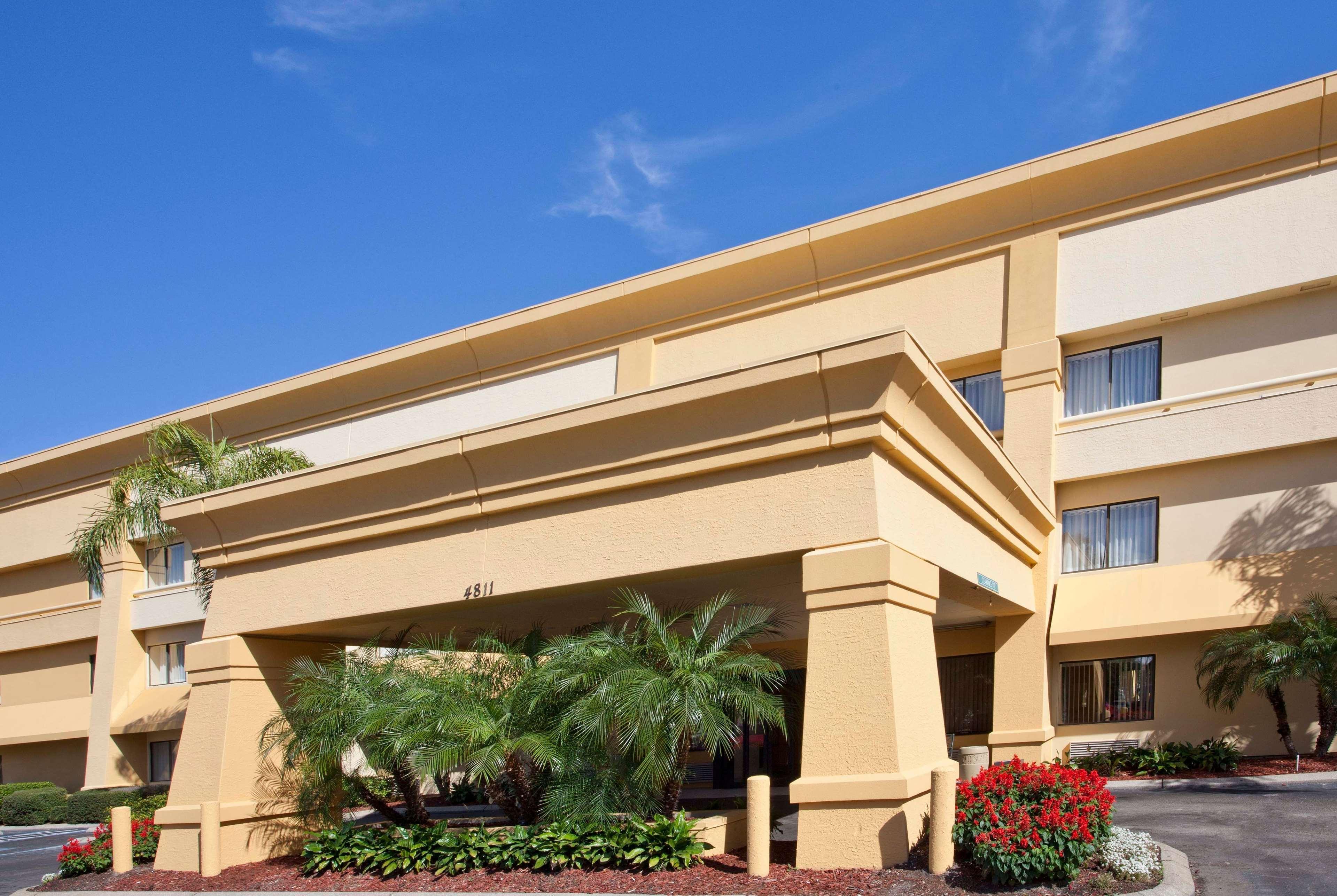 Отель La Quinta By Wyndham Tampa Fairgrounds - Casino Mango Экстерьер фото