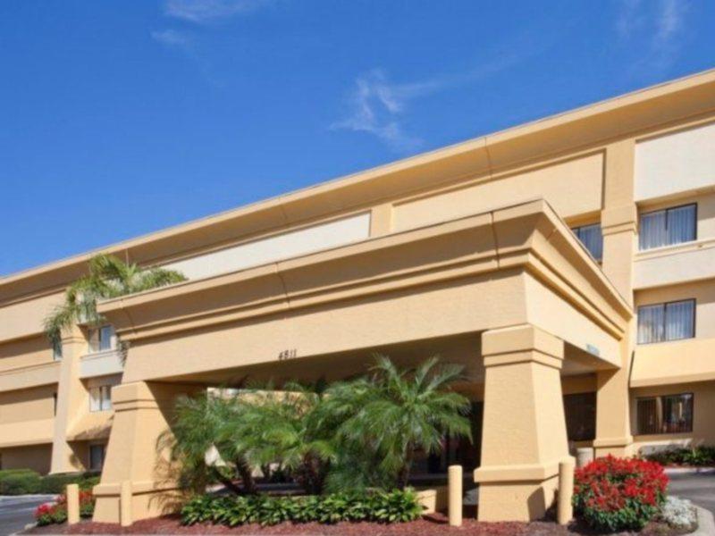 Отель La Quinta By Wyndham Tampa Fairgrounds - Casino Mango Экстерьер фото