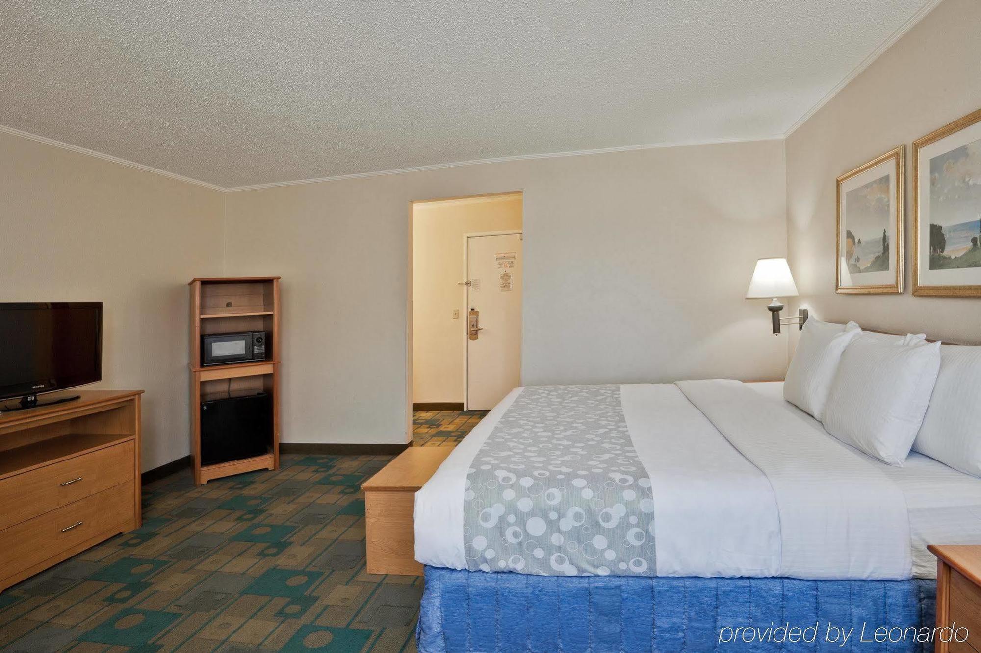 Отель La Quinta By Wyndham Tampa Fairgrounds - Casino Mango Экстерьер фото