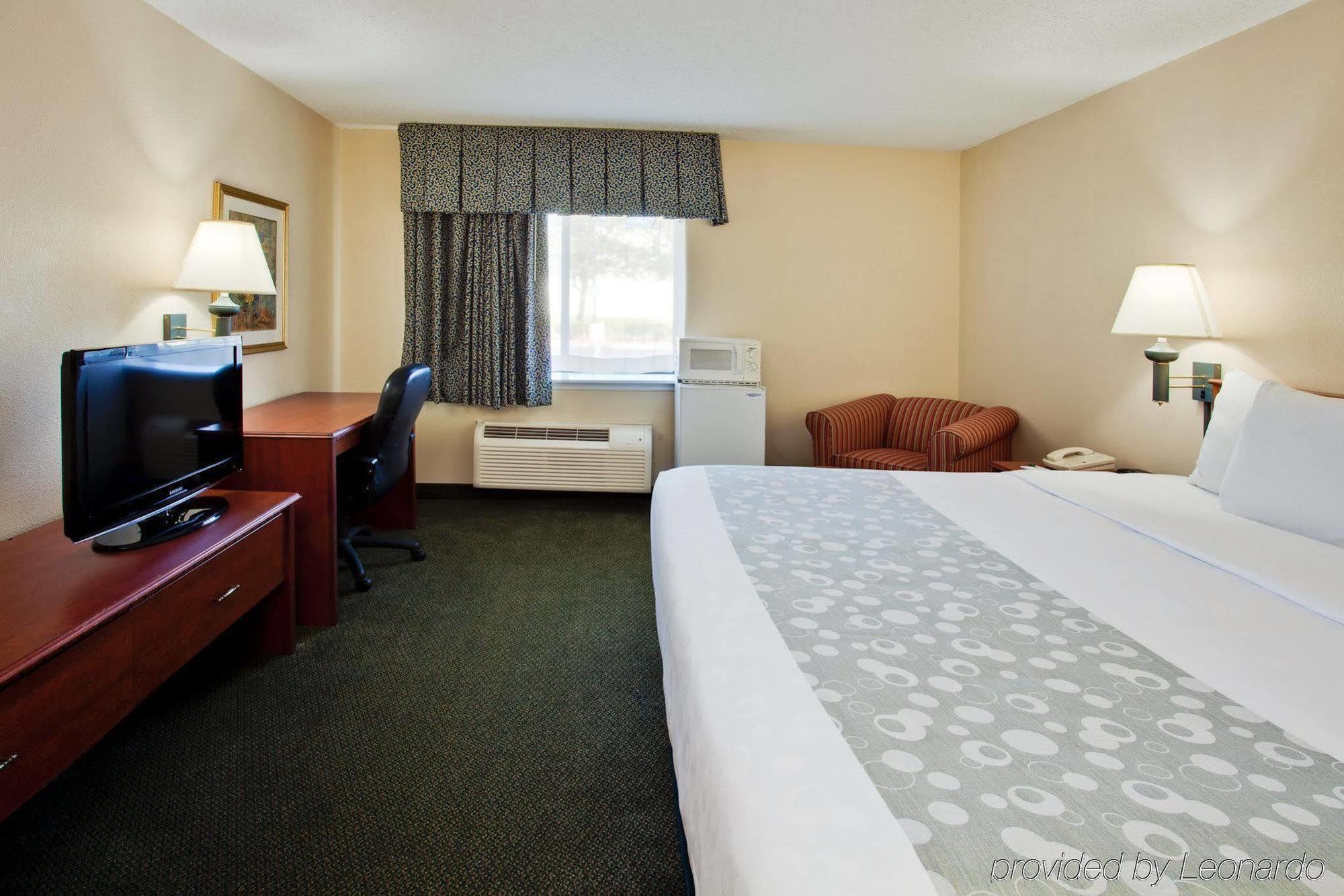Отель La Quinta By Wyndham Tampa Fairgrounds - Casino Mango Экстерьер фото